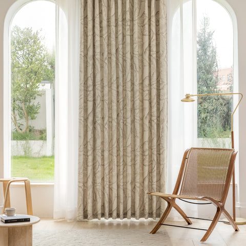 Tenda oscurante beige con foglie tropicali