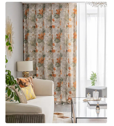 Tenda grigia con motivi floreali arancioni