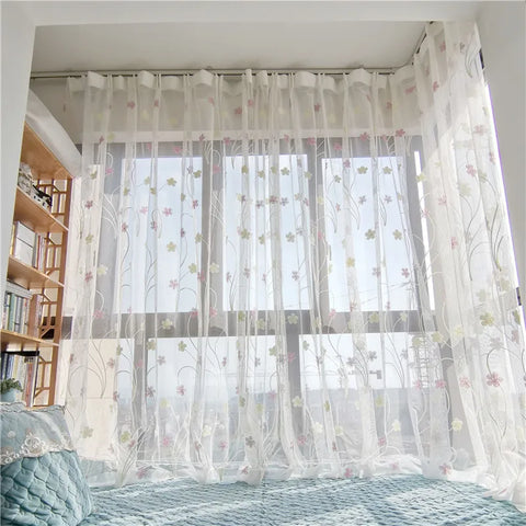 Fiori bianchi per tende da camera da letto