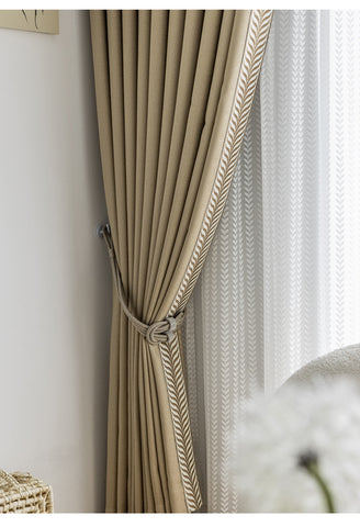 Tenda beige dorata alla moda