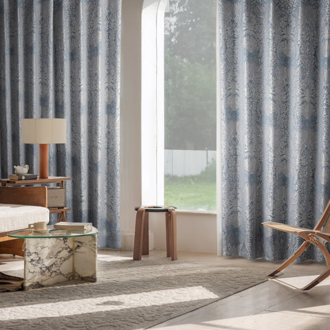 Elegante tenda oscurante ricamata con foglie blu