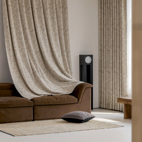 Tenda in ciniglia spessa beige con motivo marrone