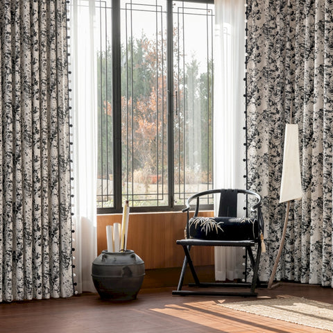 Pon pon decorativi per tende floreali in bianco e nero