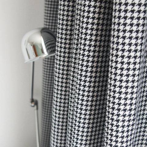 Tenda moderna in bianco e nero