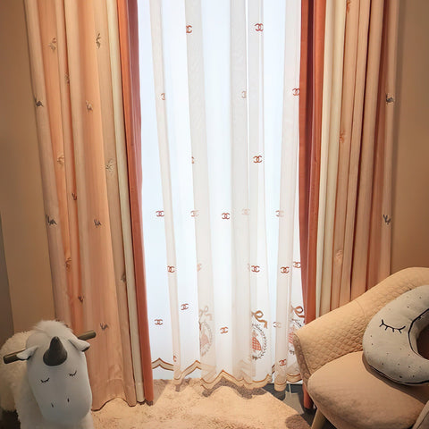 Camera da letto per ragazze con tenda oscurante