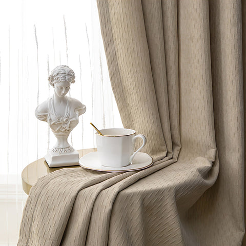 Soggiorno con tenda oscurante insonorizzata beige