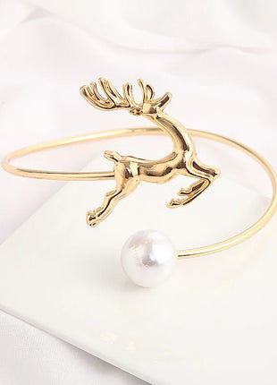 Elegante fermacravatta con cervo e perle