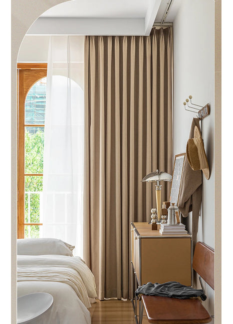 Rideau beige occultant style lin chambre taupe plis pincés tombé luxueux contemporain japandi