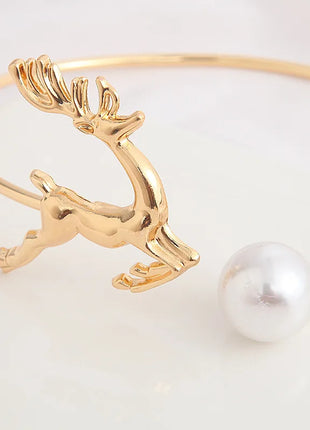 Elegante fermacravatta con cervo e perle
