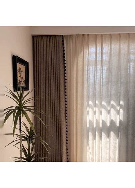Tende oscuranti effetto craquelé beige chiaro con pompon