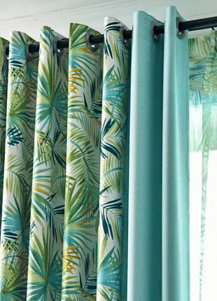 Tenda con foglie tropicali