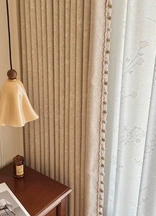 Tenda floreale beige tono su tono per camera da letto
