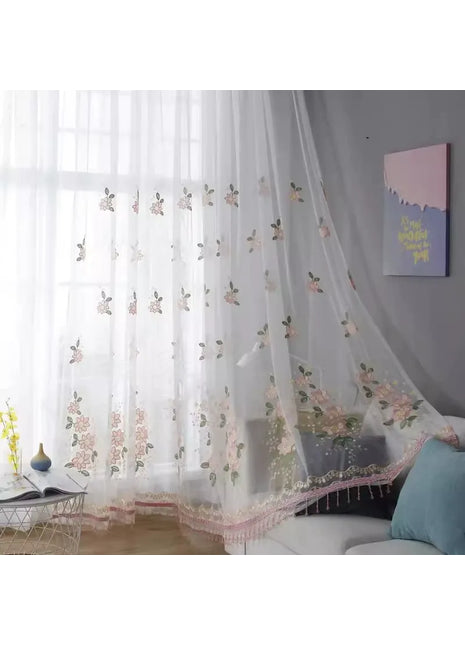 Decorazione rosa con fiori trasparenti