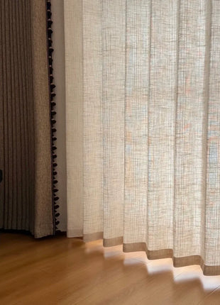 Tende oscuranti effetto craquelé beige chiaro con pompon