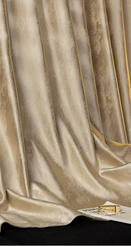 Elegante tenda beige dorata