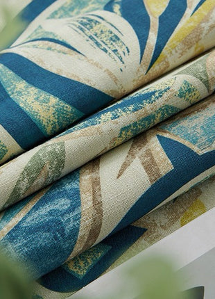 Tenda in ciniglia con foglie tropicali verdi e beige