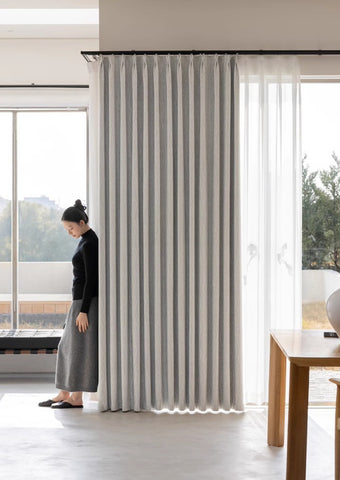 Moderna tenda oscurante strutturata con effetto ondulato