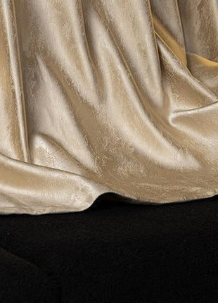 Elegante tenda beige dorata