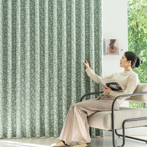 Tenda verde con motivo floreale bianco stile country