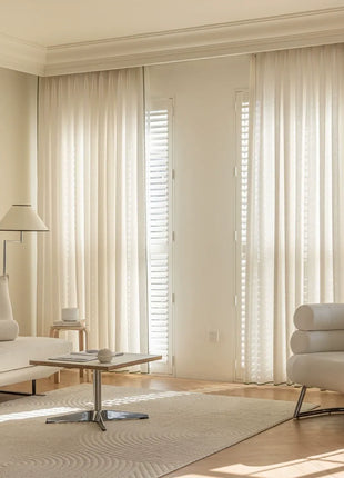 Tenda in velluto a coste beige con motivi geometrici