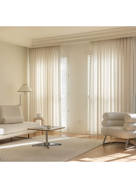 Tenda in velluto a coste beige con motivi geometrici