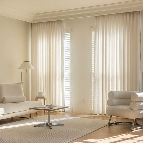 Tenda in velluto a coste beige con motivi geometrici