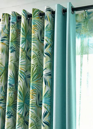 Tenda con foglie tropicali