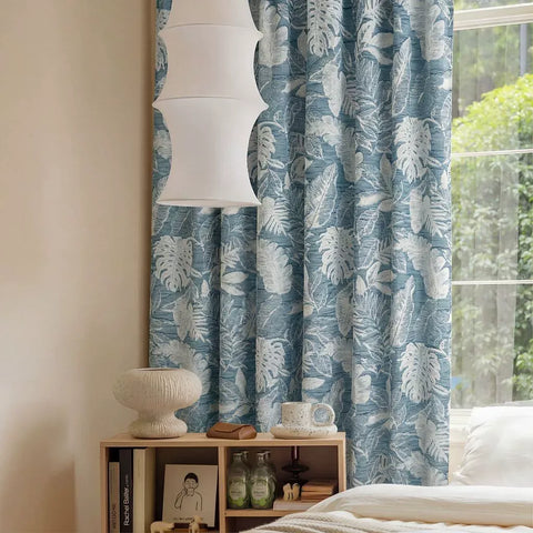 Tenda oscurante di colore azzurro in stile contemporaneo