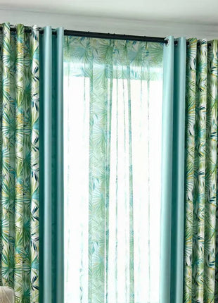 Tenda con foglie tropicali